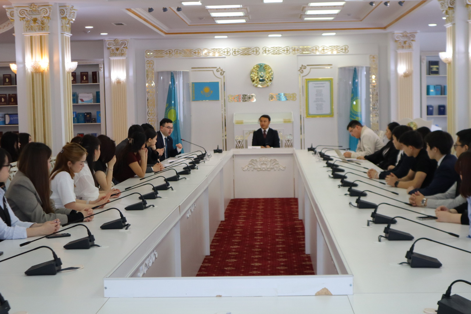 Астанада жаңа Конституция мәселелері бойынша жастар ұйымдарымен кездесу өтті
