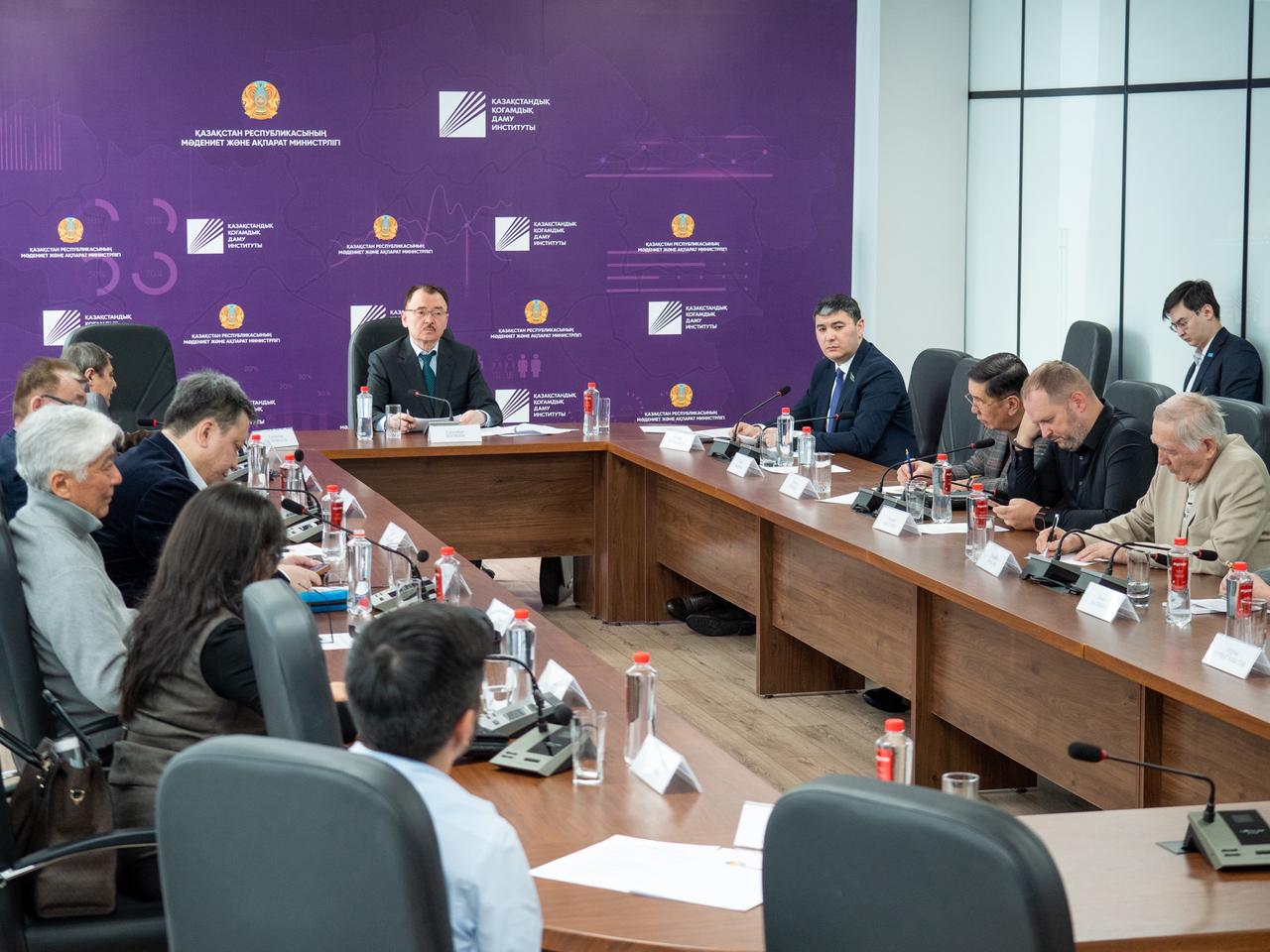 Қоғамдық кеңестер конституциялық реформалар мен мемлекет және қоғам арасындағы байланысты  талқылады