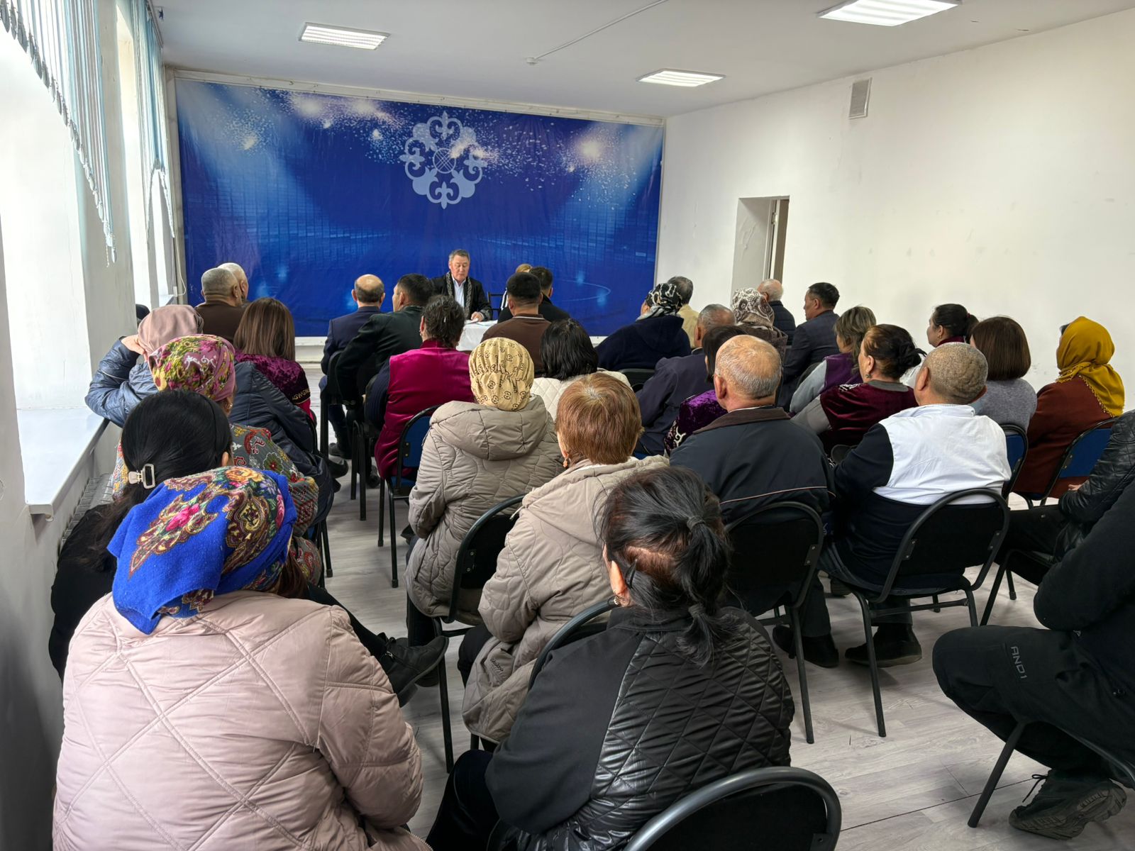Көктал ауылдық округінің әкімі Кадырбаев Батырбек Рүстембайұлы Көктал ауылы тұрғындарына есеп беру жиналысын өткізді