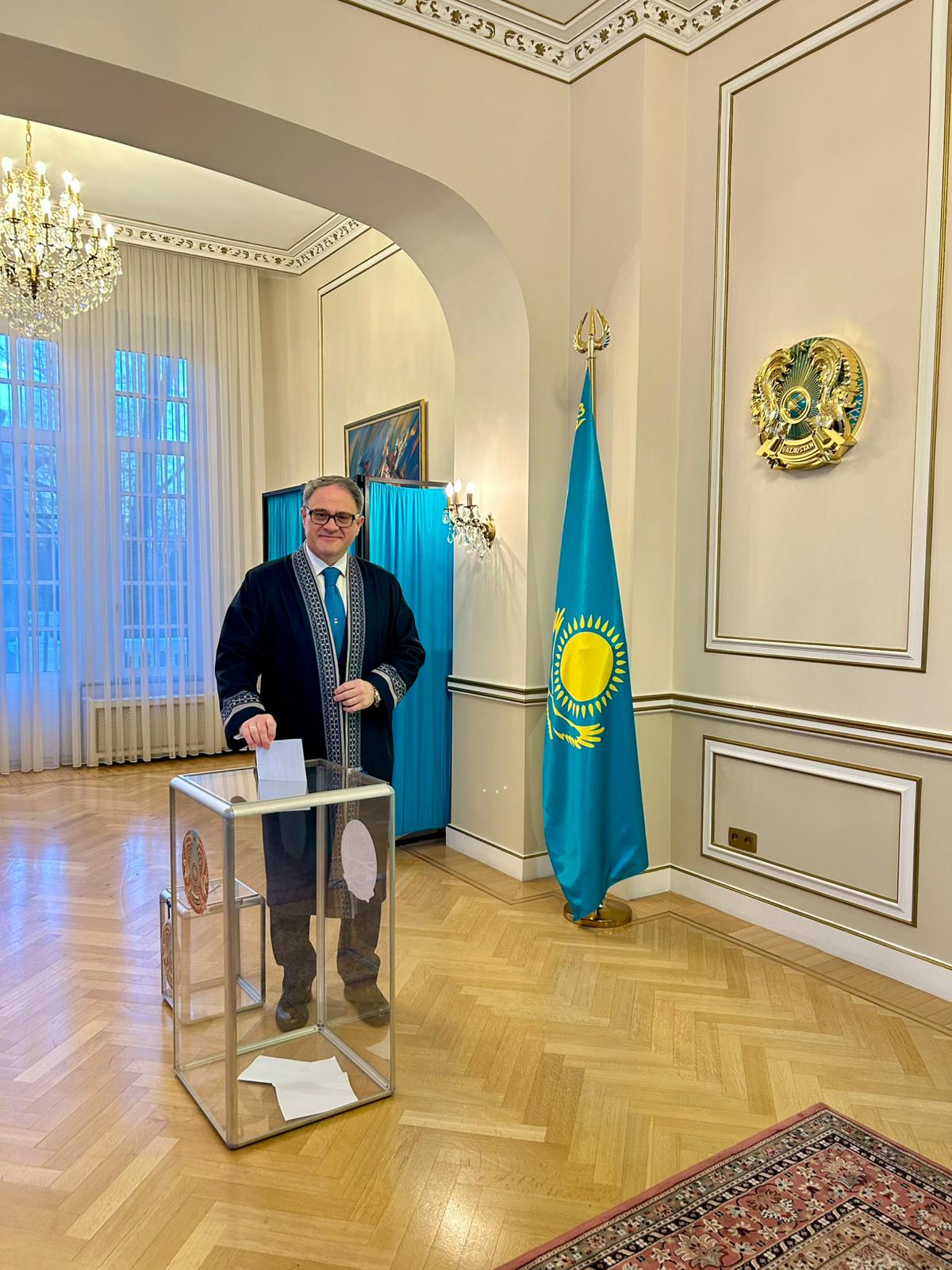 Бельгиядағы қазақстандықтар республикалық референдумға белсенді қатысты