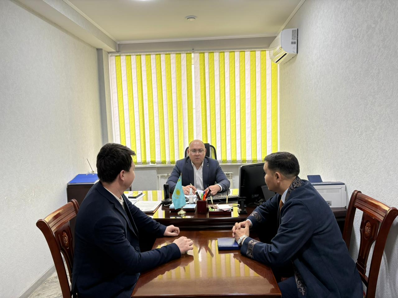 Мемлекеттік қызметкерлерге сыбайлас жемқорлықтың алдын алу және мемлекеттік қызметшілердің әдеп нормаларынка түсіндіру бойынша әнгімелесу жүргізді.