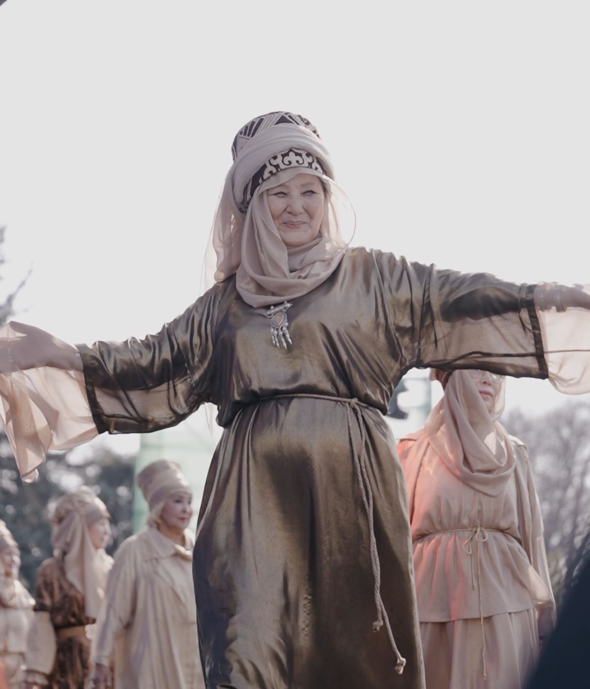 Абай алаңында әжелер подиумға шығып, сән көрсетті