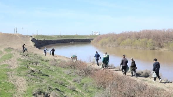 ТҮРКІСТАН: АРЫСТА «МӨЛДІР БҰЛАҚ» ҰРАНЫМЕН СЕНБІЛІК ӨТІП, ӨЗЕН ЖАҒАЛАУЛАРЫ ТАЗАРТЫЛДЫ