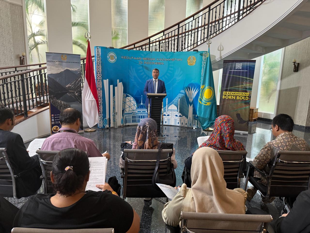 Джакартада Қазақстанның жаңа Конституциясы бойынша референдум қорытындыларына арналған баспасөз конференциясы өтті