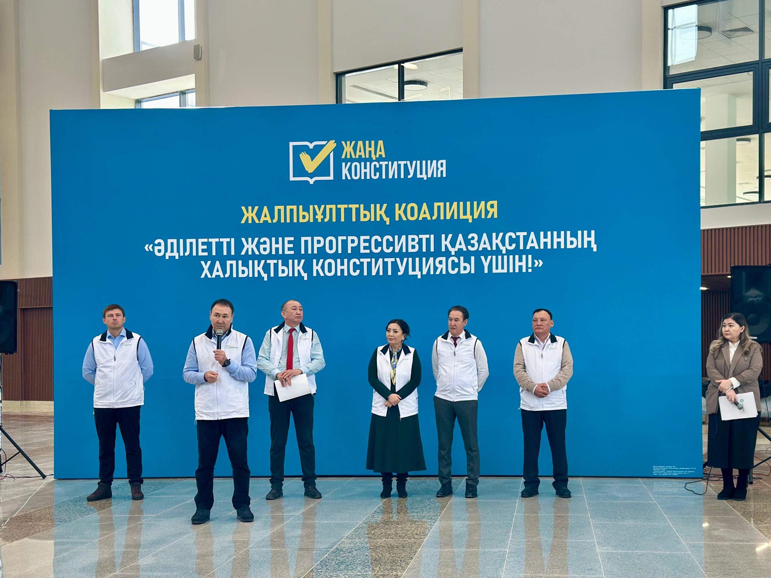 Бүгін Астанада «Әділетті және прогрессивті Қазақстанның халықтық Конституциясы үшін!» жалпыұлттық коалициясының мүшелері Mabetex Group компаниясының құрылысшыларымен, сондай-ақ бірқатар спортшылар және спорт саласының қызметкерлерімен кездесу өткізді.