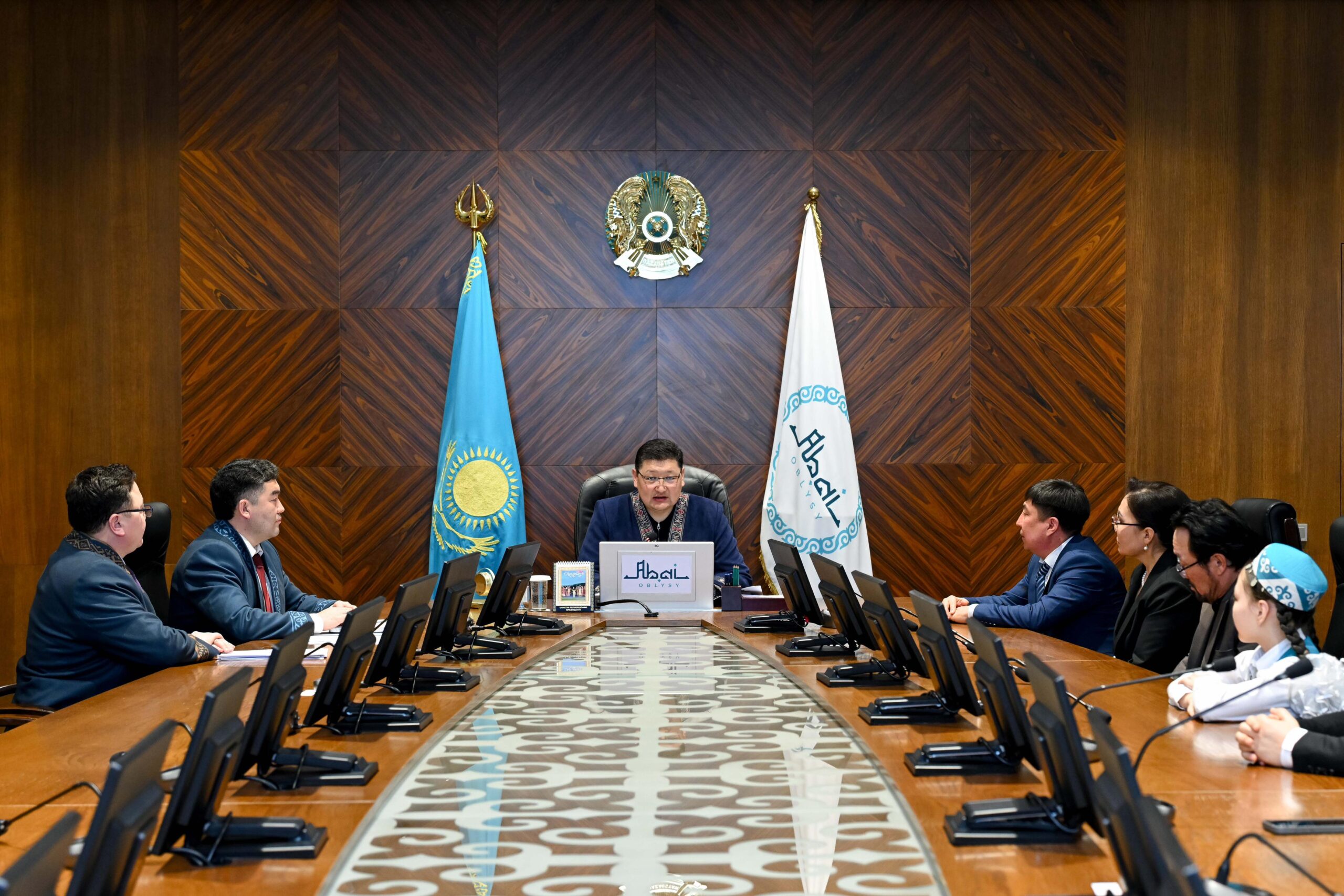 Облыс әкімі айтыскерлермен және өнерпаздармен кездесті