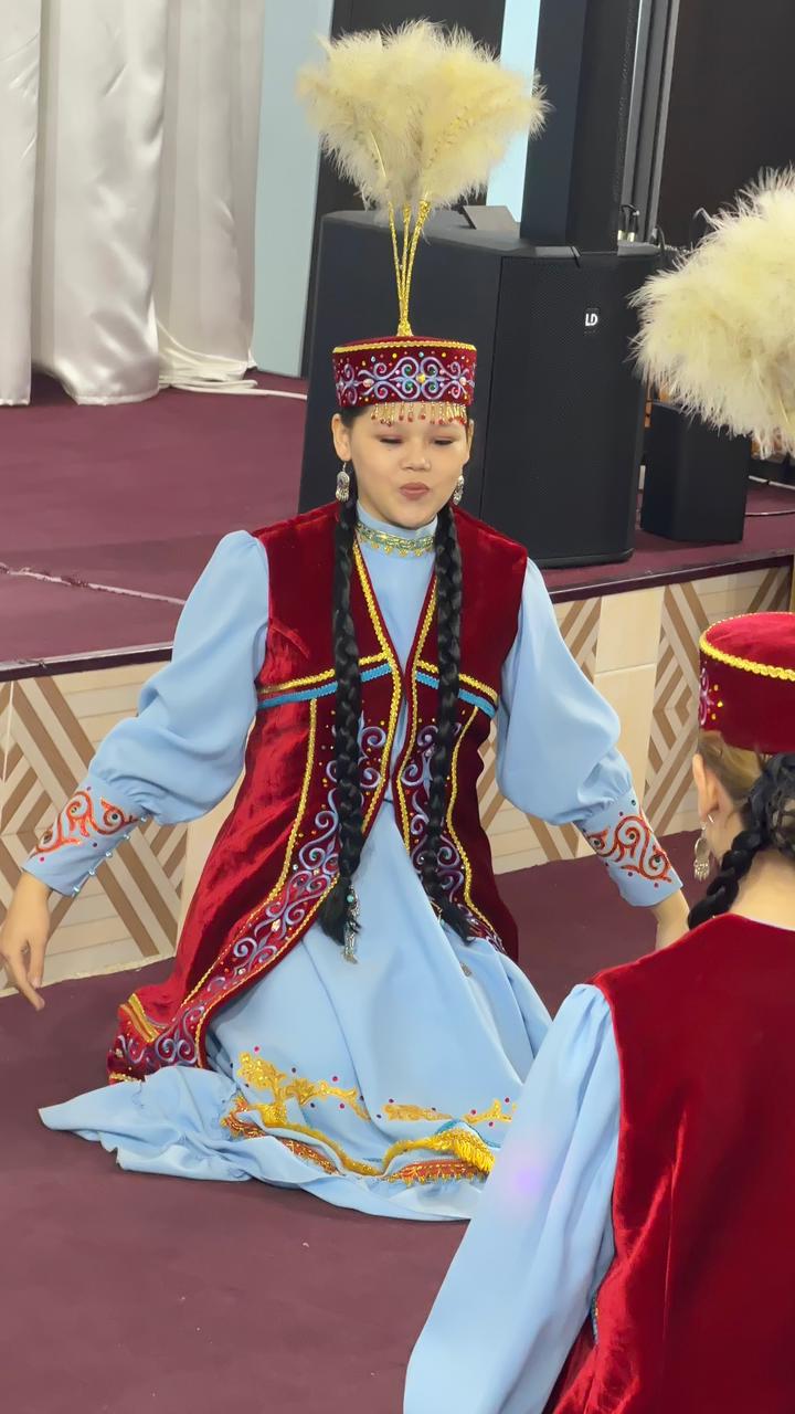 Алакөл ауылдық округінің әкімі Полтавское ауылының әйелдерін 8 наурыз – Халықаралық әйелдер күнімен құттықтады.