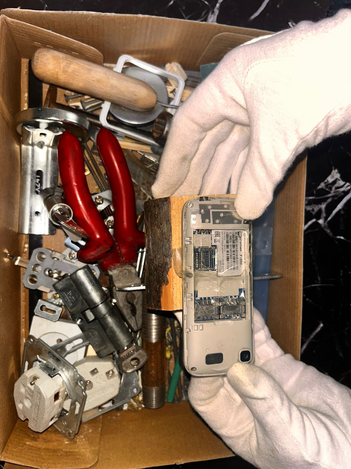 Ақмолалық мекемеде ұялы телефоны бөлшектелген жүргізуші ұсталды