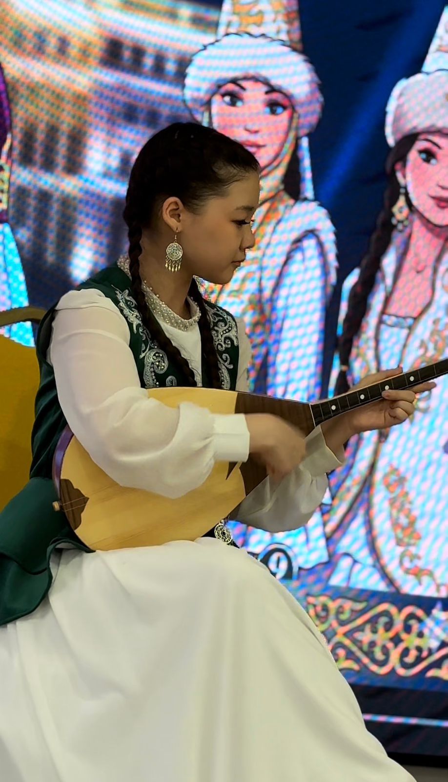 Ұлттық киім – ұлт айнасы: челлендж жоғары деңгейде өтті