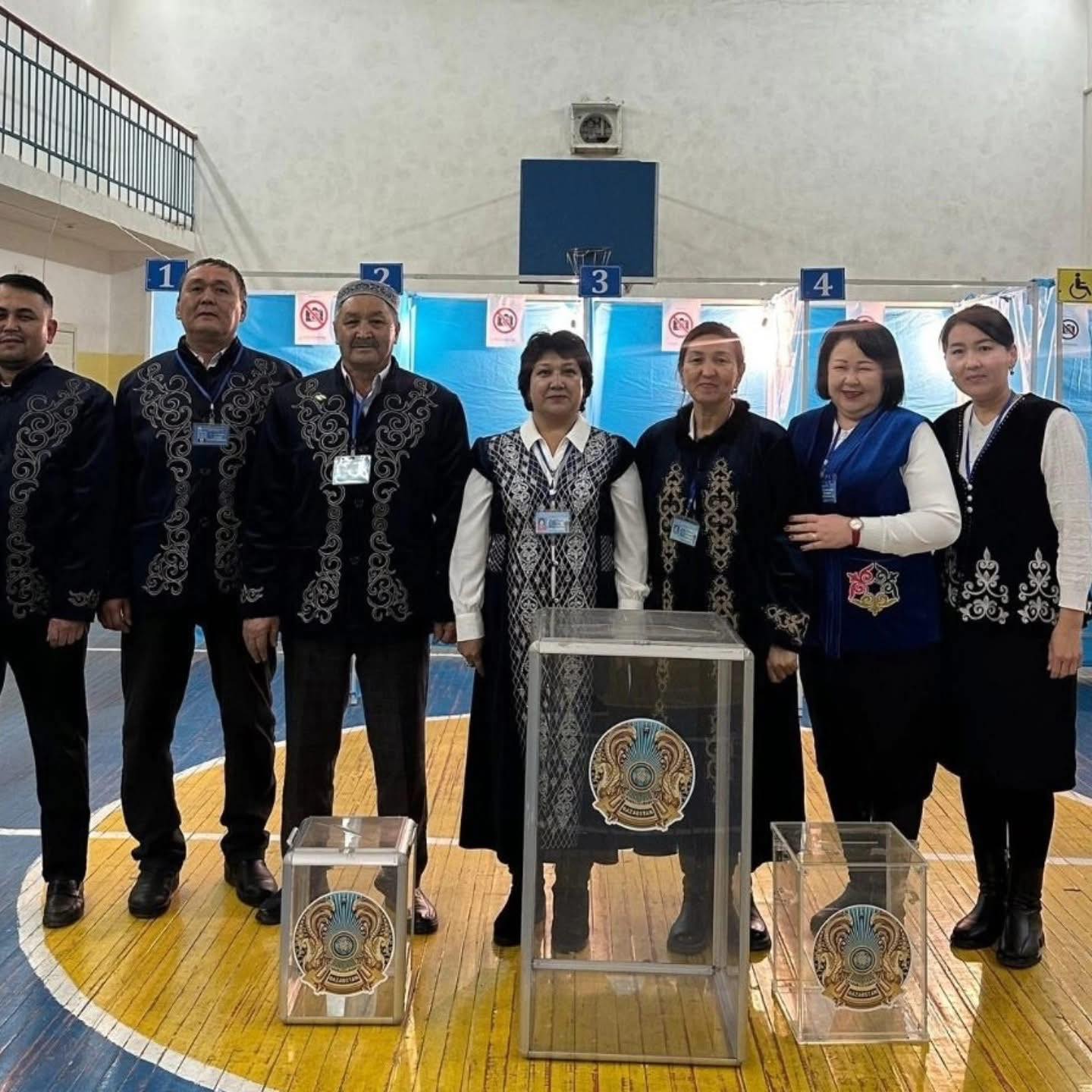 ТҮРКІСТАН ОБЛЫСЫНДА КОМИССИЯ МҮШЕЛЕРІ ҰЛТТЫҚ КИІММЕН КЕЛДІ