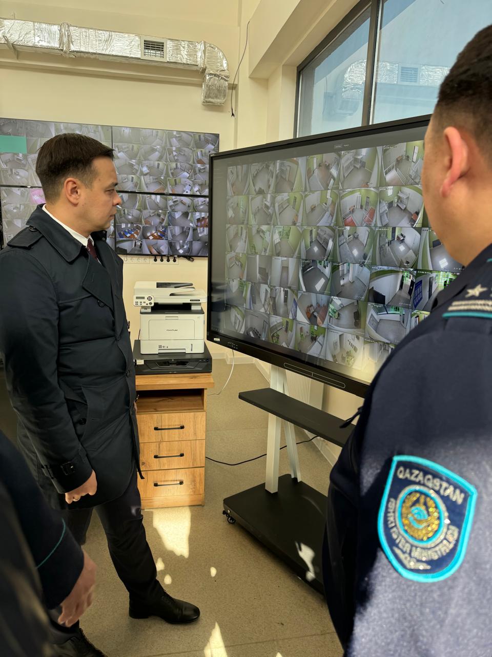 Алматыда Артур Ластаев кәмелетке толмағандарға арналған мекемеге барды