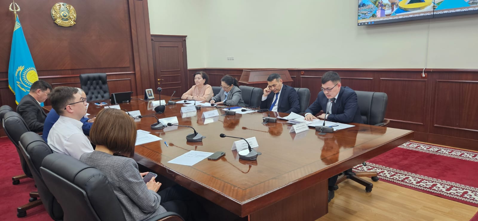 ҚАЛАЛЫҚ ҮШ ЖАҚТЫ КОМИССИЯДА ЕҢБЕК АХУАЛЫ ҚАРАЛДЫ