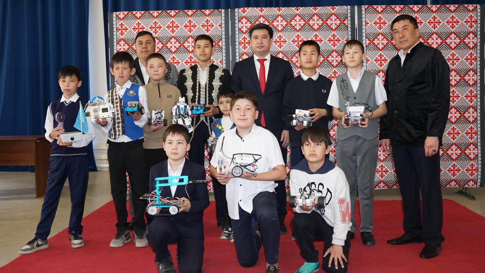 НАУРЫЗНАМА АЯСЫНДА ЖАС ӨНЕРТАПҚЫШТАРДЫҢ РОБОТОТЕХНИКА КӨРМЕСІ ӨТТІ