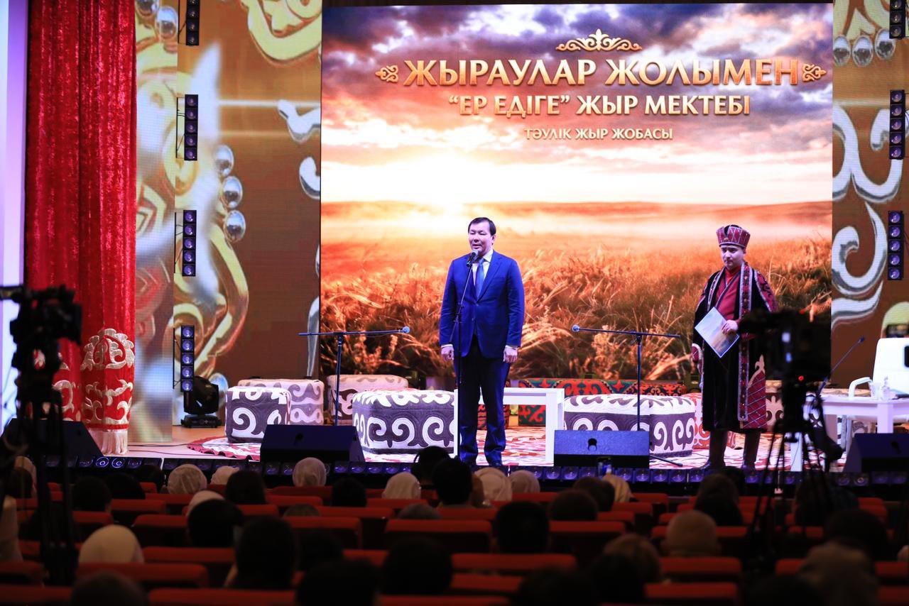 Ақтөбеде жас жыршылар тәулік бойы батырлар дастанын жырлайды