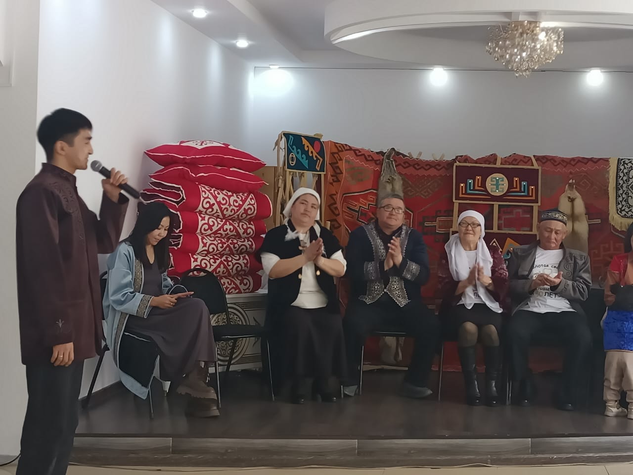 Аудандық мәдениет үйінде Наурызнама онкүндігі аясында Шаңырақ күніне арналған «Шаңырақ – шаттық мекені» атты жылы әрі тағылымды іс-шара өтті.