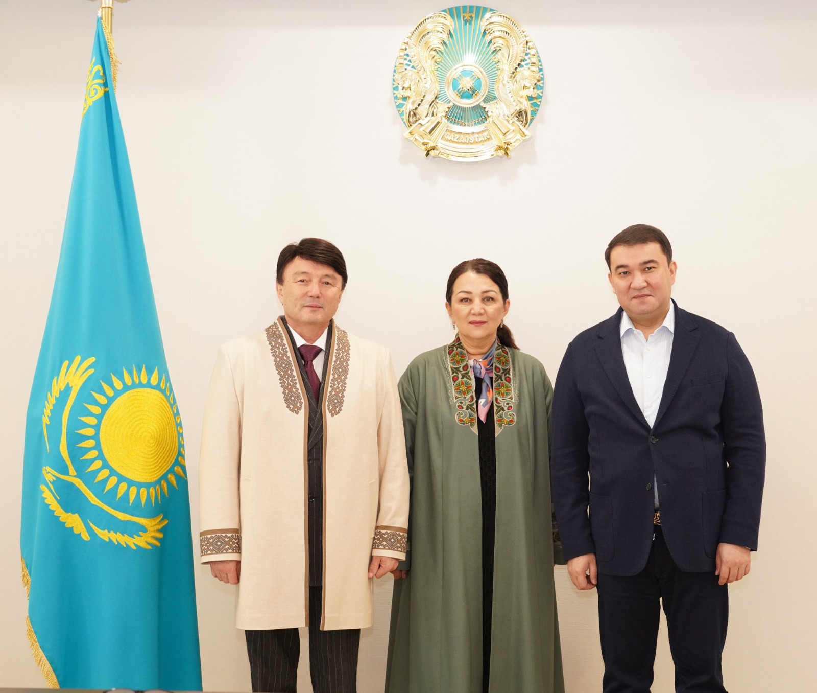 ТҮРКІСТАН ОБЛЫСЫНЫҢ ӘКІМІ БЕЛГІЛІ МӘДЕНИЕТ ҚАЙРАТКЕРЛЕРІМЕН КЕЗДЕСІП, ПІКІР АЛМАСТЫ