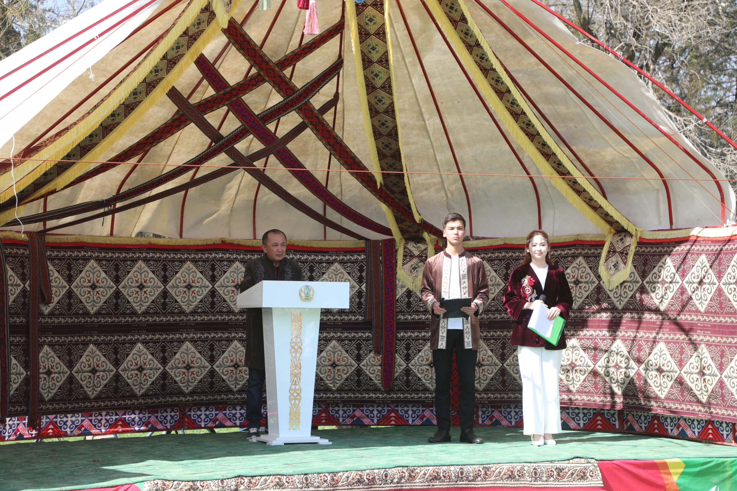 САРЫАҒАШ: ӘЗ-НАУРЫЗ ҚАБЛАНБЕК АУЫЛДЫҚ ОКРУГІНДЕ СӘН-САЛТАНАТЫМЕН ТОЙЛАНДЫ