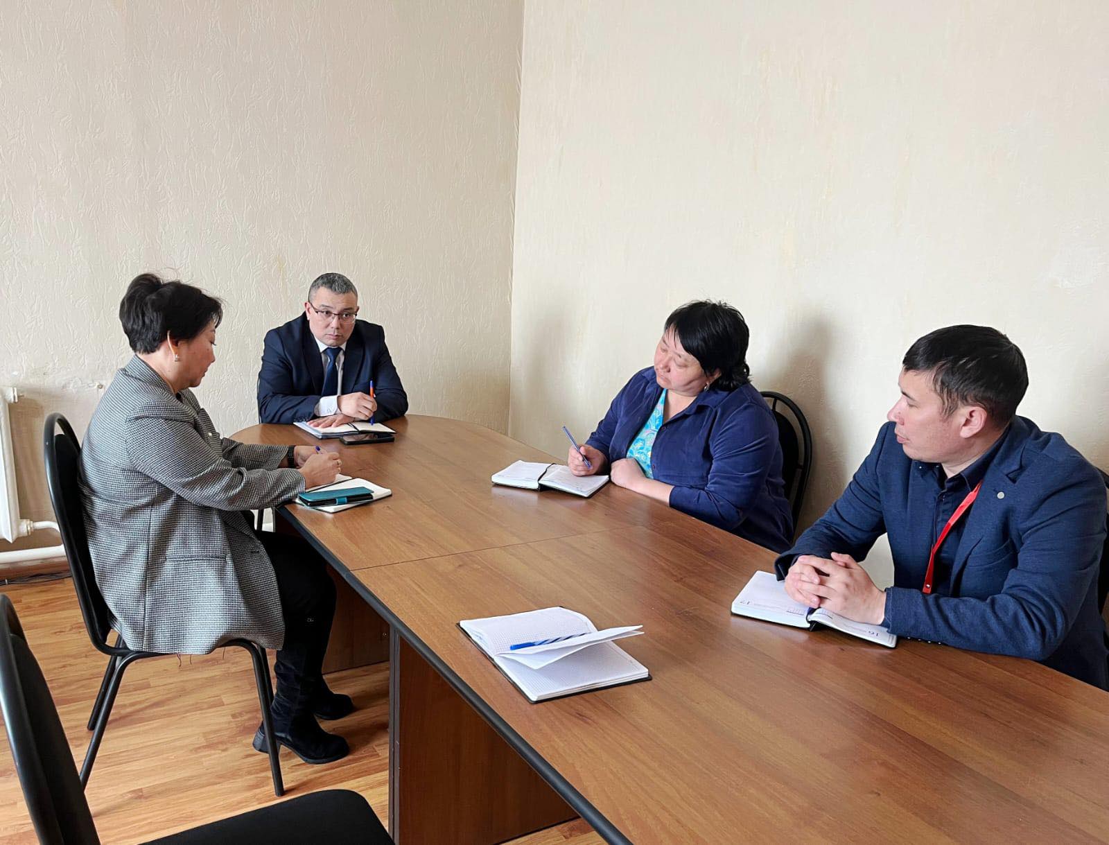 🚘СҚО бас мемлекеттік санитариялық дәрігері Әсет Жұматаев жұмыс сапарымен Шал ақын ауданына барды.