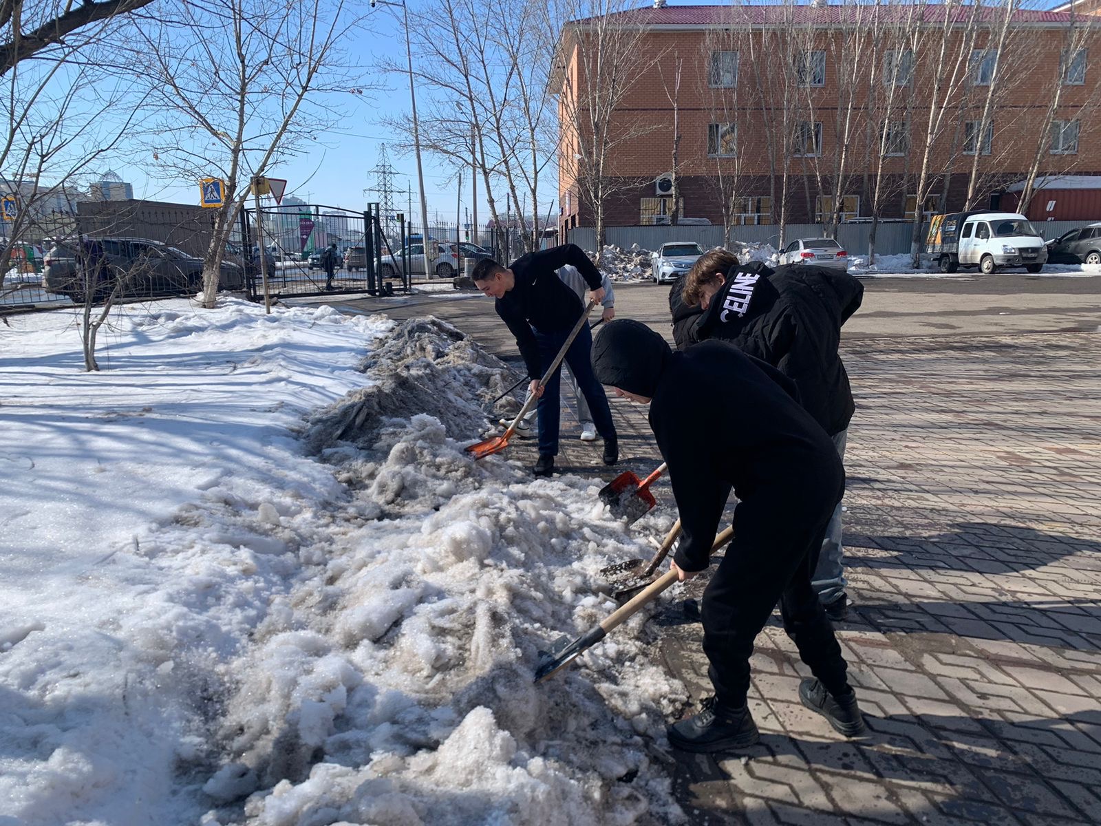 «Таза Қазақстан»: Астанада студенттер сенбілік өткізді