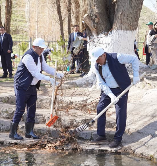 Президенттің «Таза Қазақстан» бастамасы:  Олжас Бектенов Түркістан облысында «Мөлдір бұлақ» акциясына қатысты
