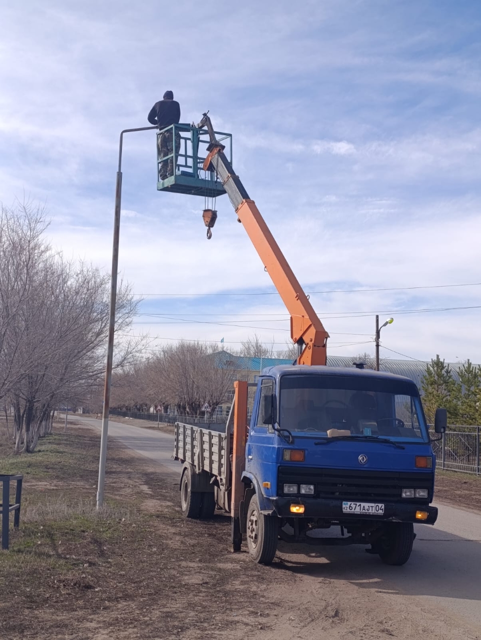 Жайсаң ауылында көше жарығы жөнделді