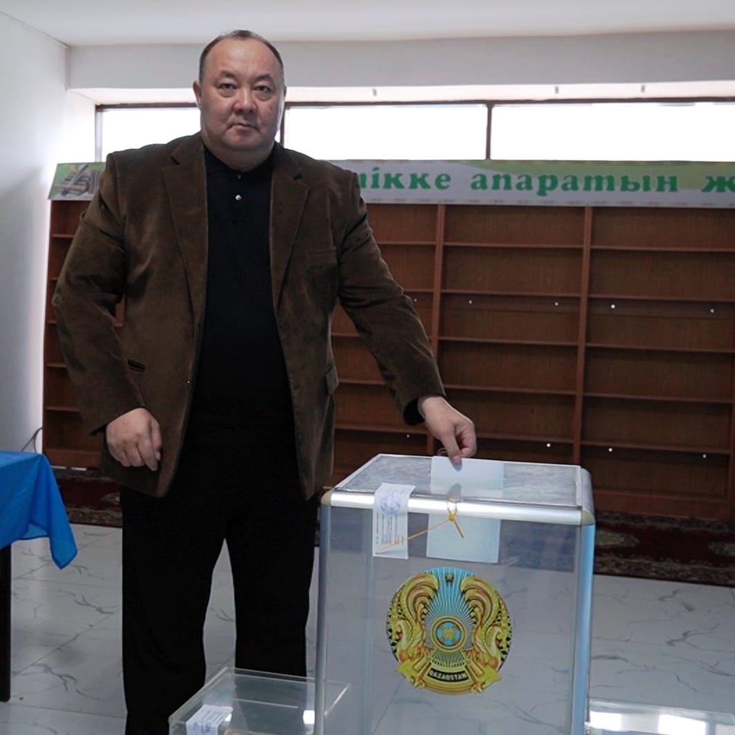 КЕЛЕС АУДАНЫНЫҢ ӘКІМІ ЖӘНІБЕК АҒЫБАЕВ РЕФЕРЕНДУМДА ДАУЫС БЕРДІ
