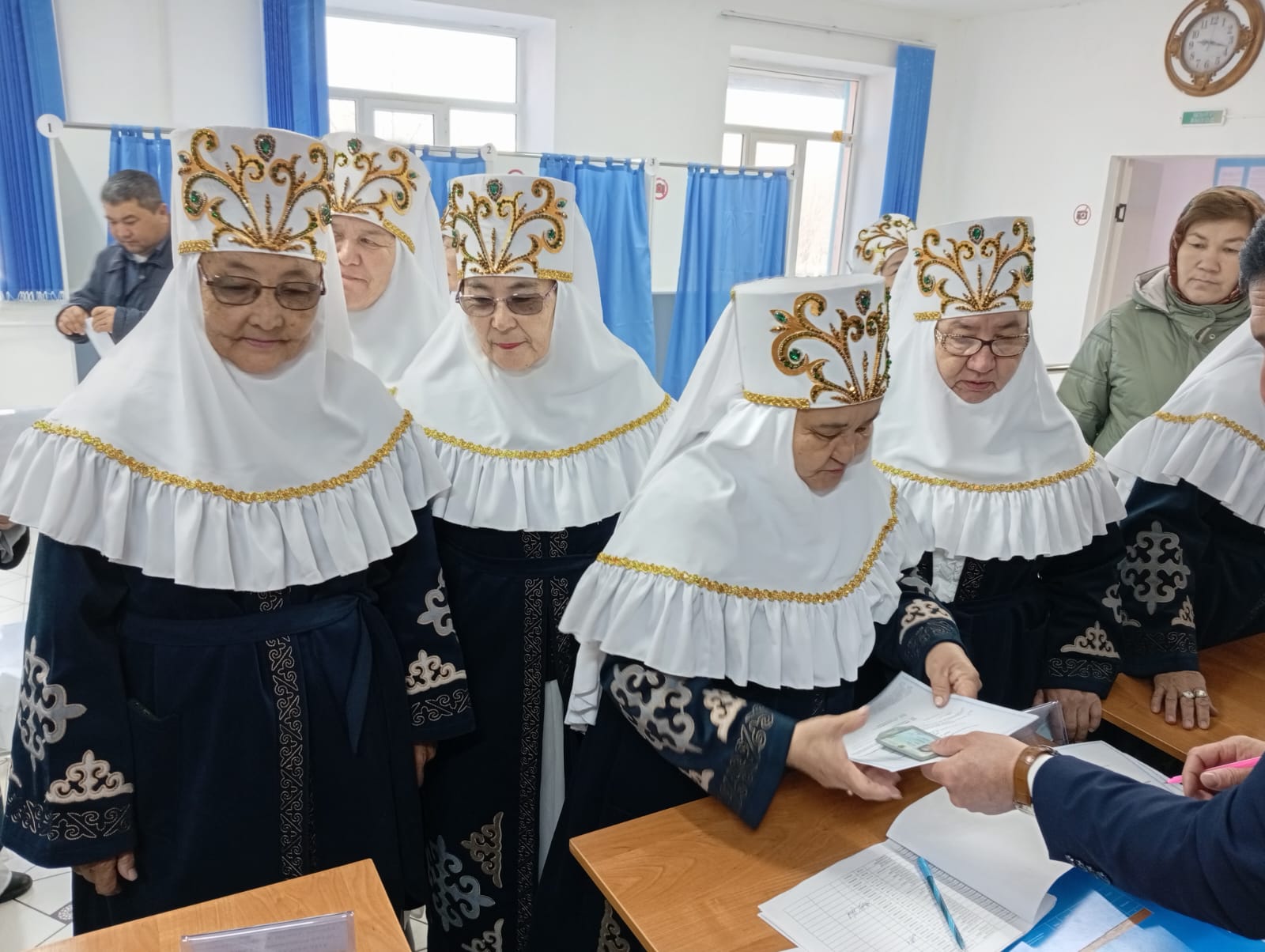 “Ару ана” әжелер ансамблі дауыс берді