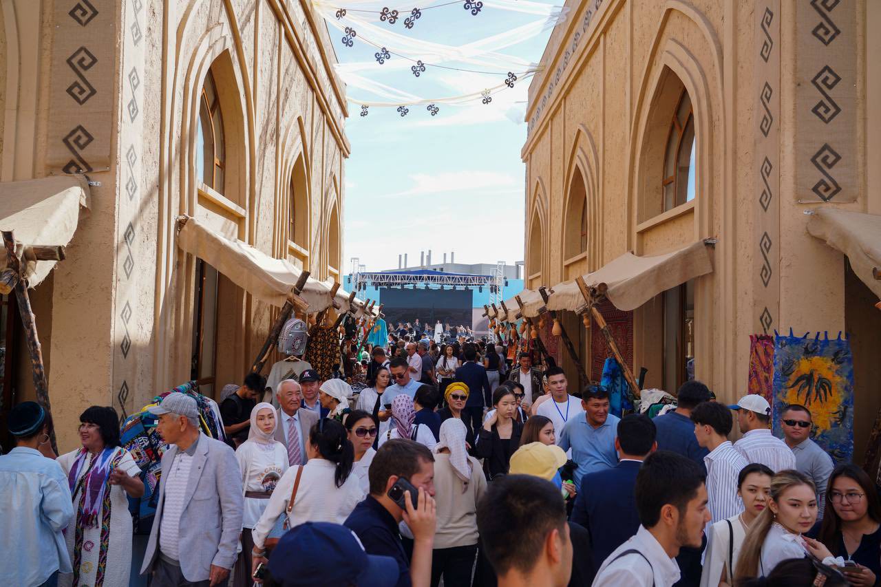 НАУРЫЗ МЕРЕКЕСІ ҚАРСАҢЫНДА ТҮРКІСТАНДАҒЫ ҚОНАҚҮЙЛЕРДІҢ БӘРІ ТУРИСТЕРГЕ ТОЛДЫ