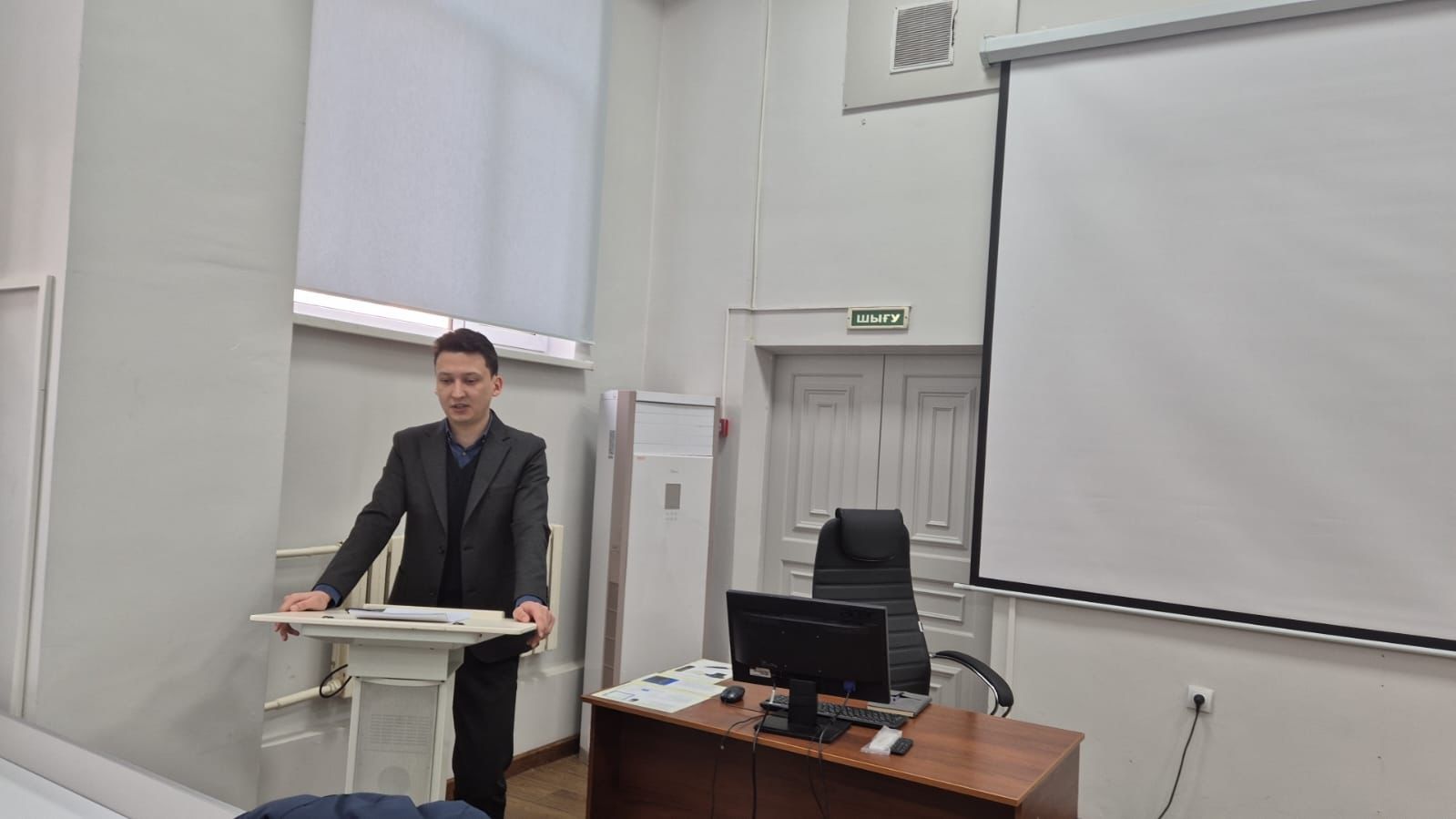 “Заң мен тәртіп”:ҚазҰМУ-де жас дәрігерлермен сыбайлас жемқорлыққа қарсы дәріс өтті