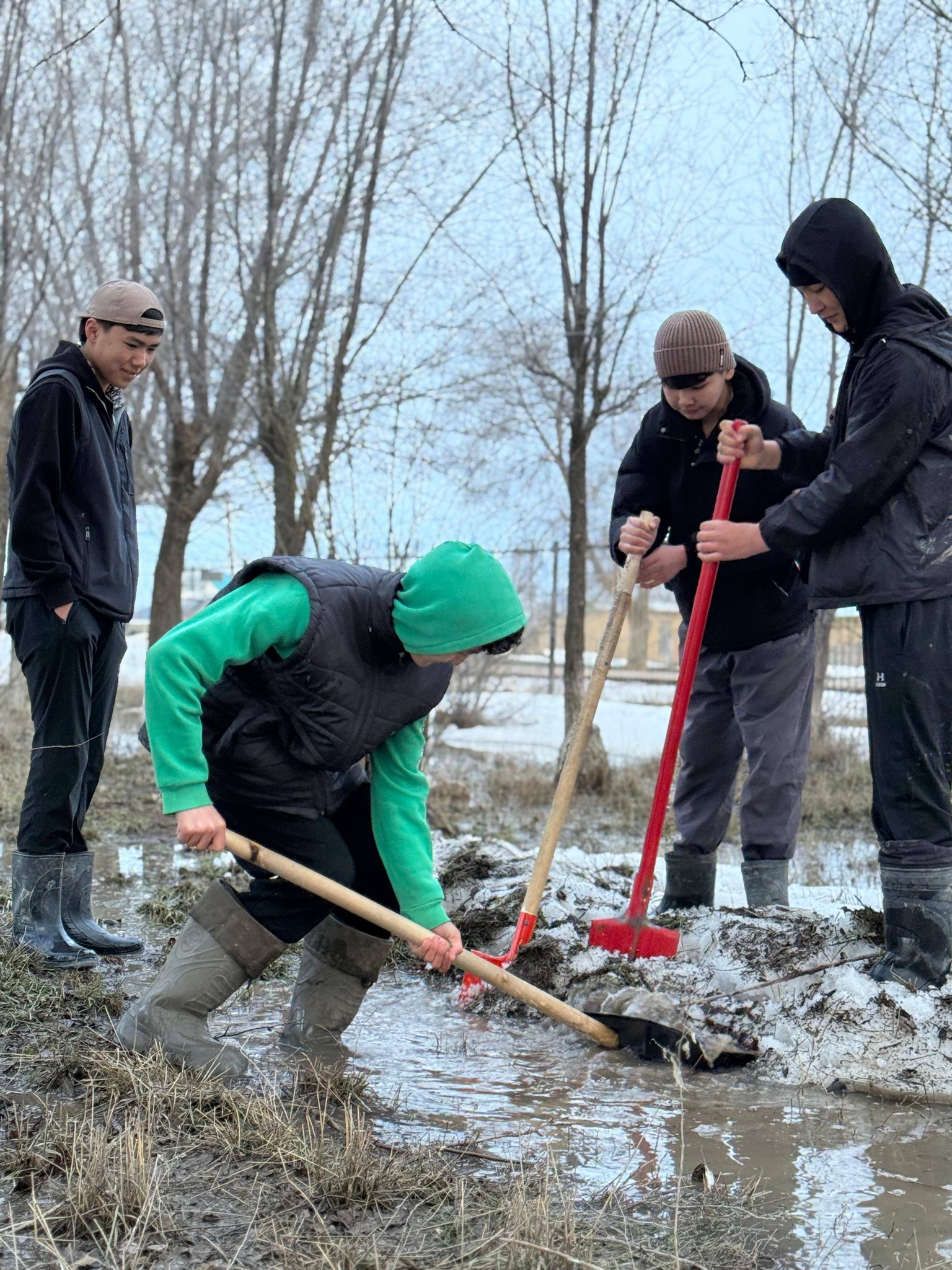 «Таза Қазақстан»: ауыл оқушылары табиғатқа жанашырлықтың нақты үлгісін көрсетуде