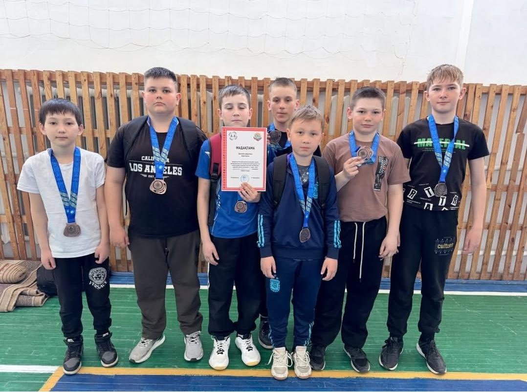 Аудандық лиганың қоласы: волейболдан жүлдегерлер арасында Антонов мектебінің оқушылары