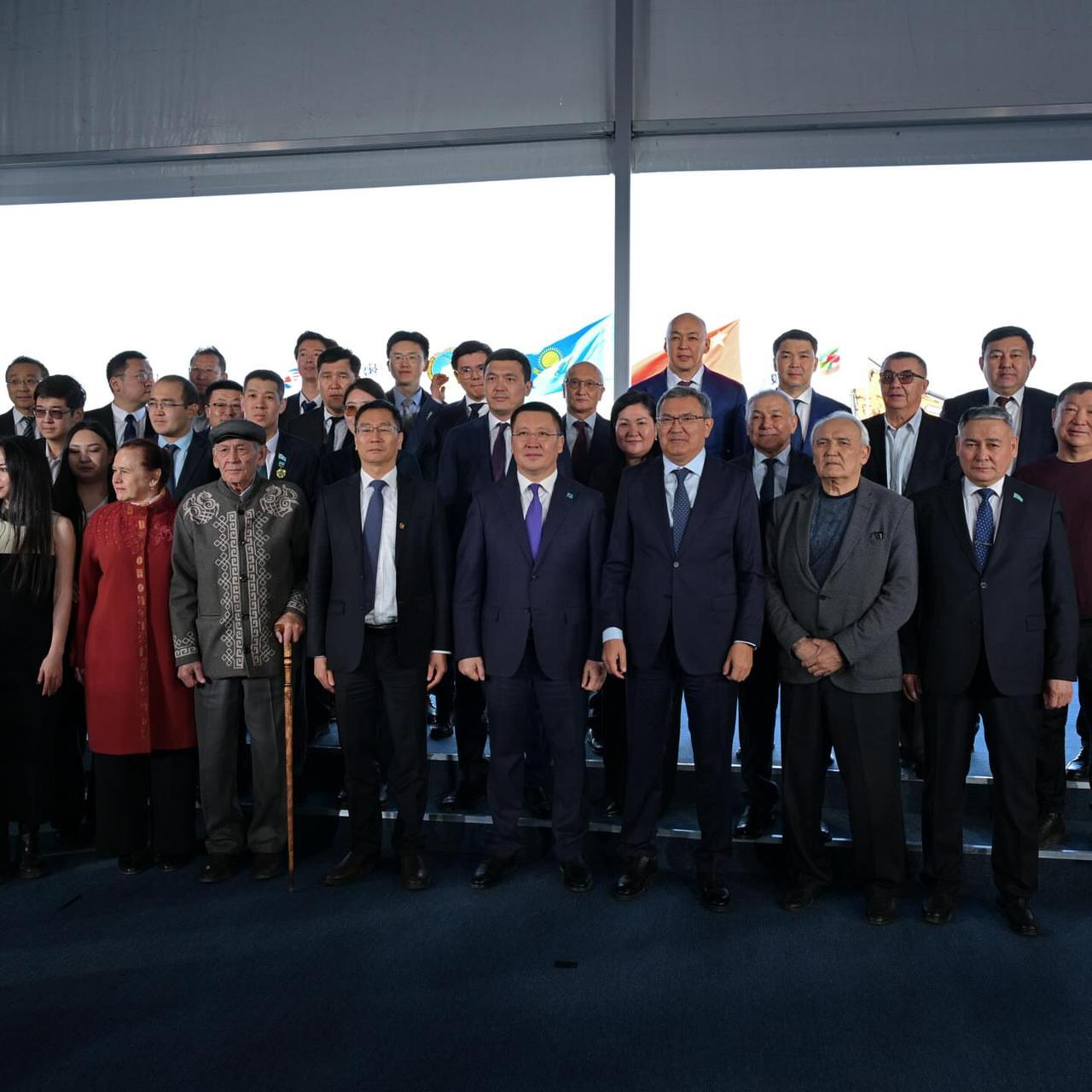 Павлодар облысында Қазақстандағы ең ірі энергетикалық жобалардың бірі – қуаты 1 ГВт болатын, энергия жинақтау жүйесімен жабдықталған жел электр станциясының құрылысы басталды. Салтанатты түрде «уақыт капсуласын» салу рәсімі ұлттық компаниялар мен халықаралық серіктестердің қатысуымен, соның ішінде бейне-конференц байланыс форматында өтті.