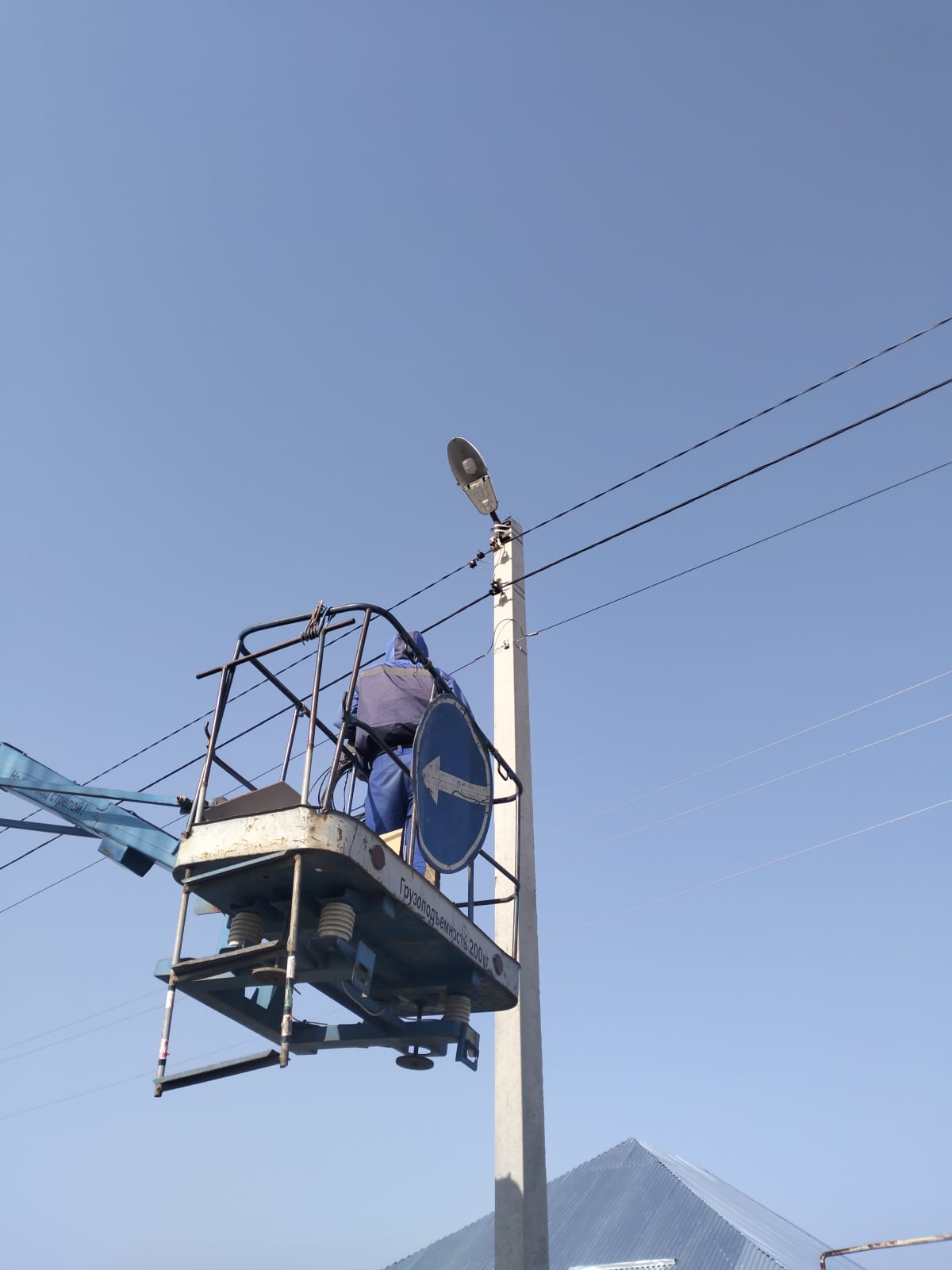 Көшелерді жарықтандыру жүйесін қалпына келтіру жұмыстары толық қарқынмен жүргізілуде!