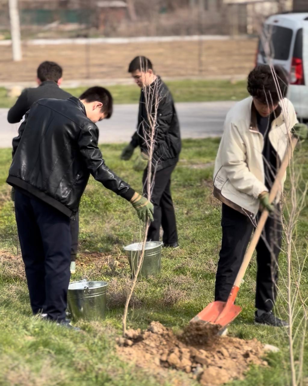 19 наурыз – Жаңару күніне орай «Таза Қазақстан» экологиялық акциясы шеңберінде Еңбекші ауданы аумағында ағаш отырғызу жұмыстары ұйымдастырылды.