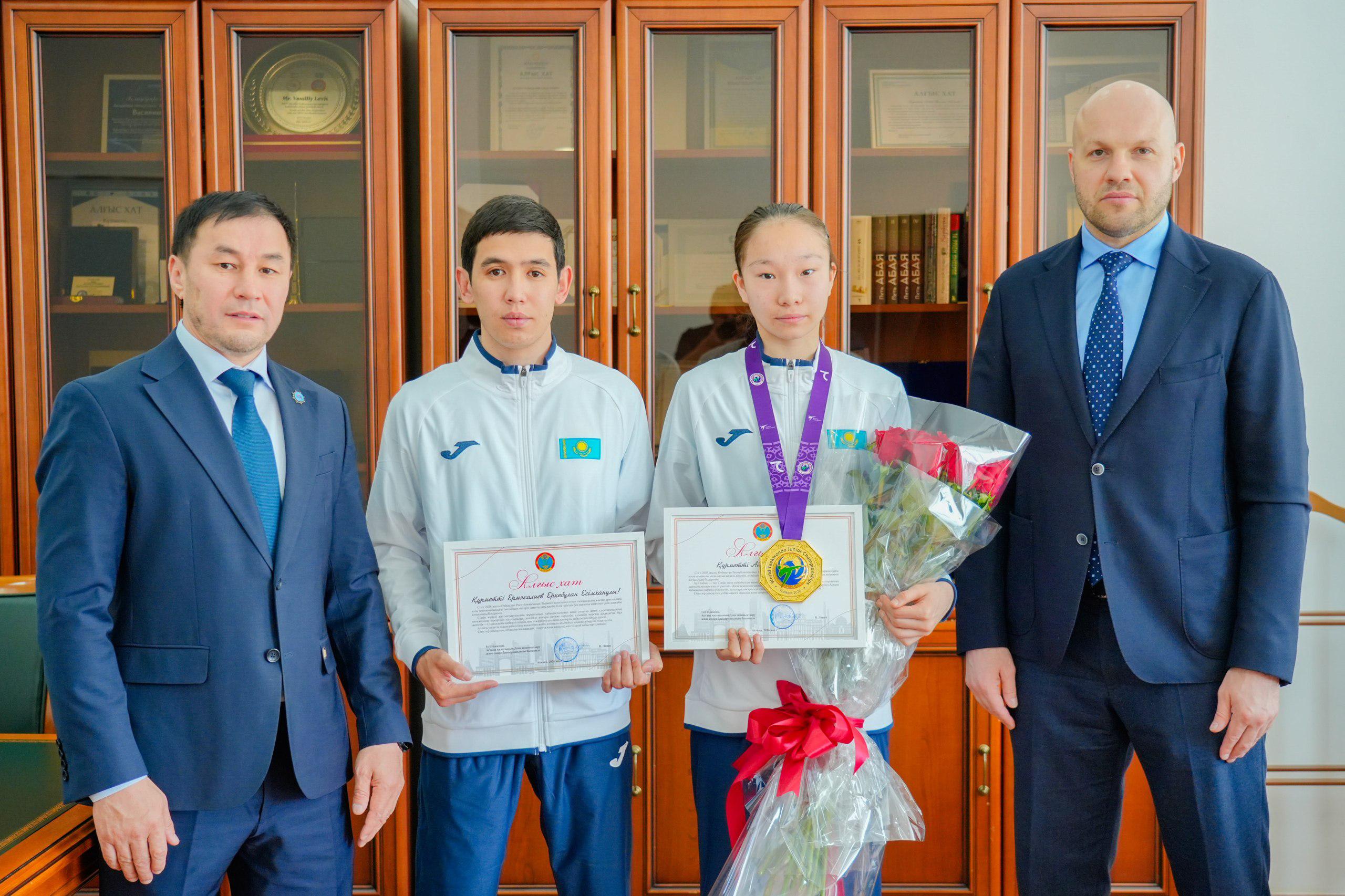 ВАСИЛИЙ ЛЕВИТ ТАЕКВОНДОДАН ӘЛЕМ ЧЕМПИОНЫ АЙЫМ СЕРІКБАЕВАНЫ ҚАБЫЛДАДЫ