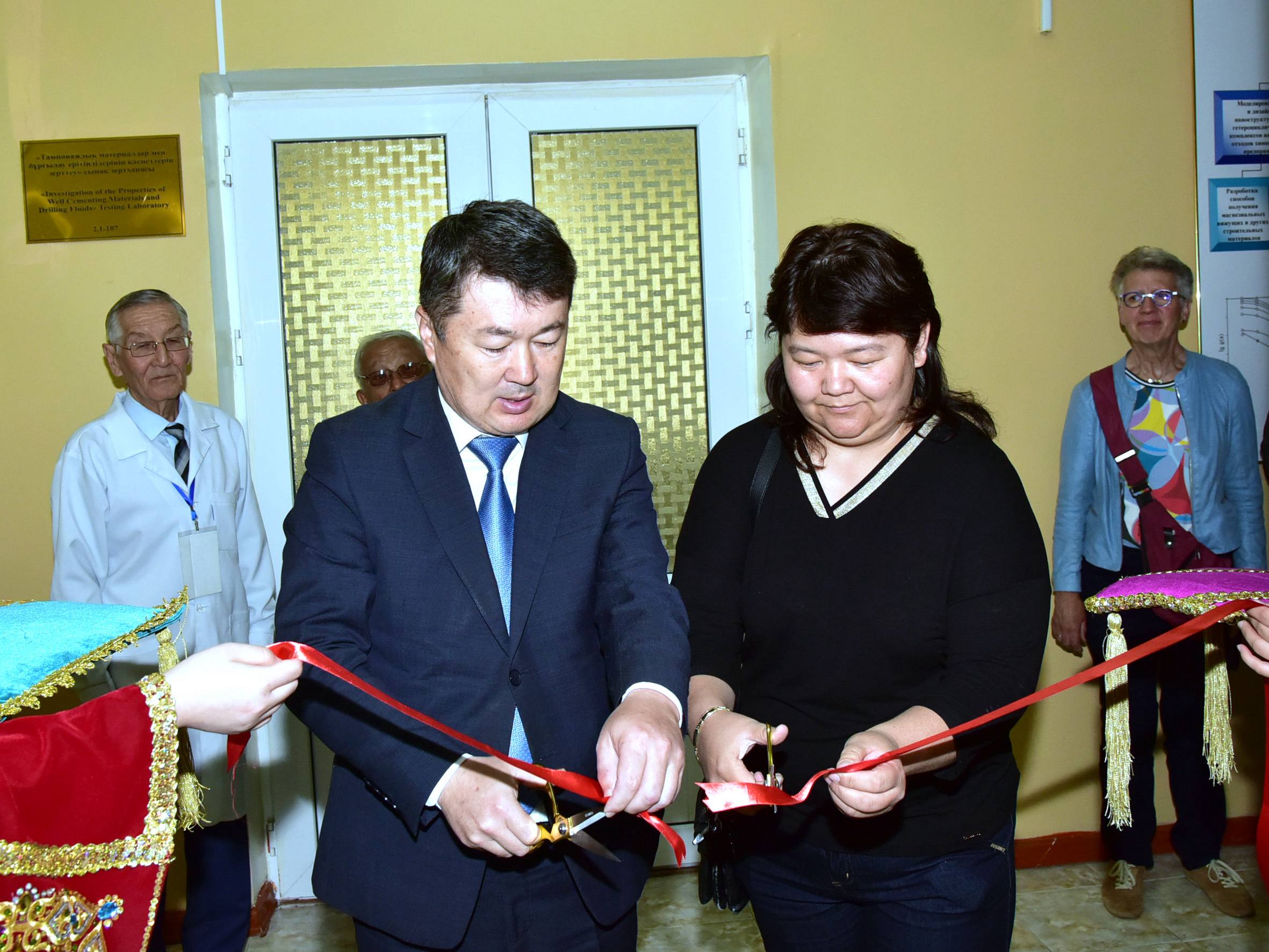 ДУЛАТИ УНИВЕРСИТЕТІНДЕ ЕКІ ҒЫЛЫМИ ЗЕРТХАНА АШЫЛДЫ