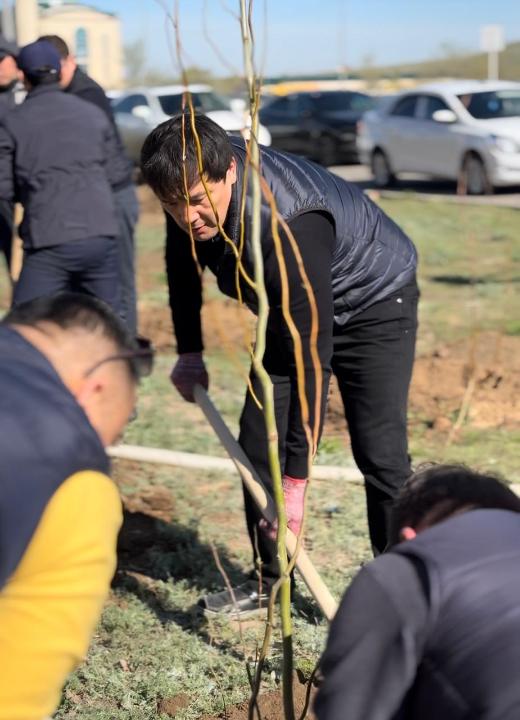 Ақтөбеде жаппай сенбілік өтті: көгалдандыру акциясына қала әкімі қатысты