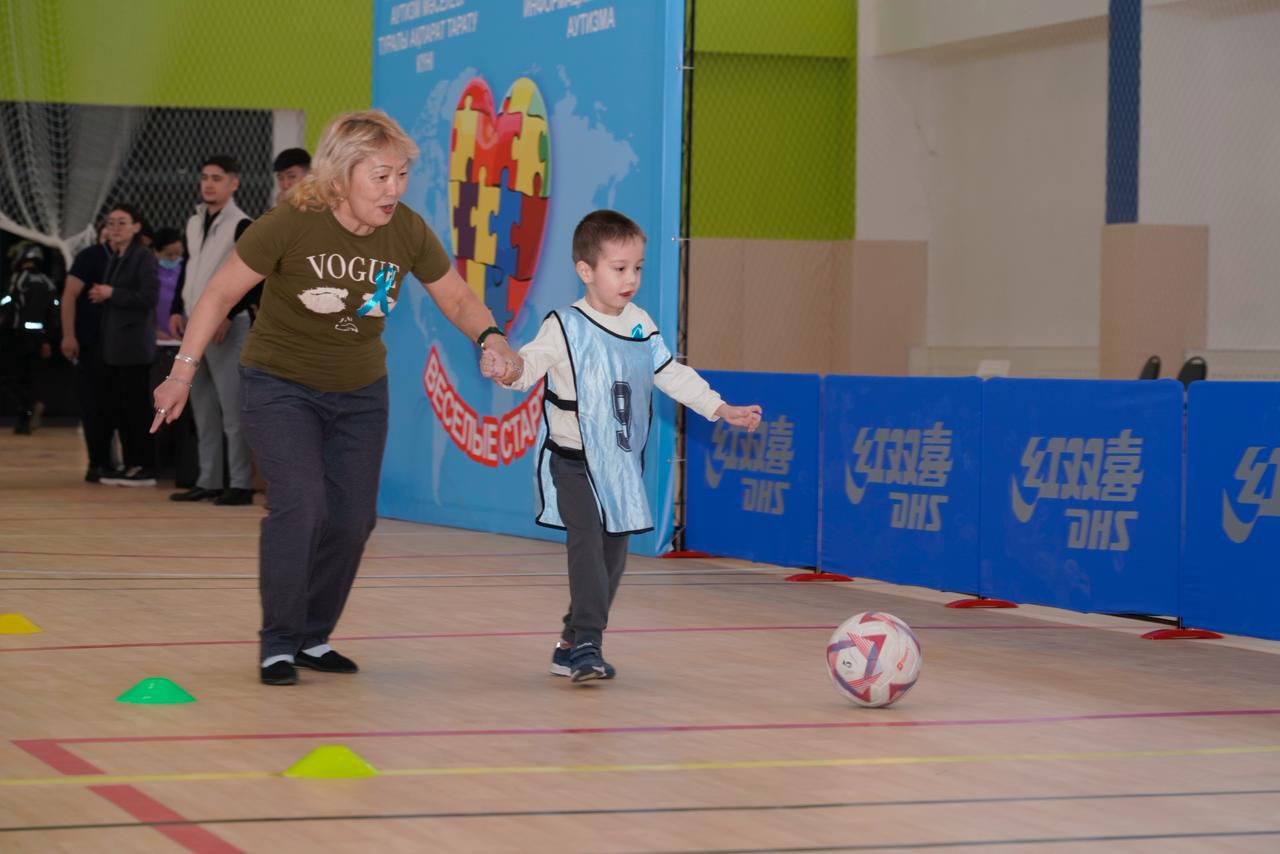 Астанада инклюзивті «Көңілді старт» жарысы өтті