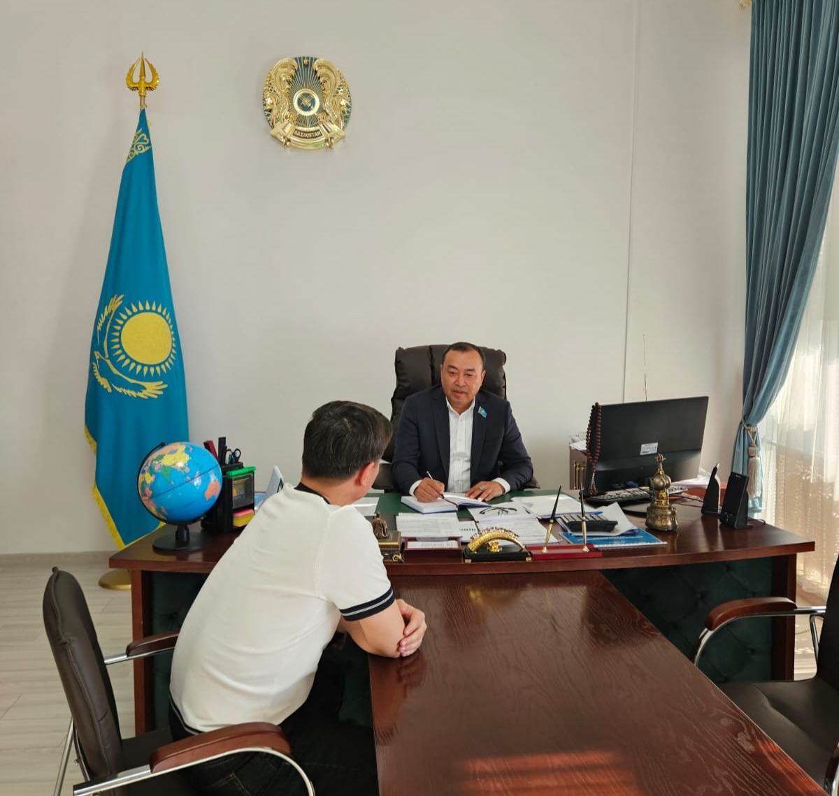 Депутаттар тұрғындарды қабылдады