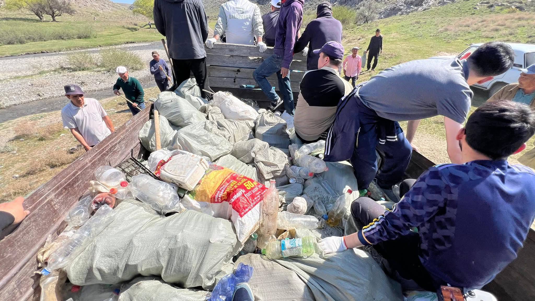 ЖАҢАҚОРҒАН ЖАСТАРЫ ТАБИҒАТ ТАЗАЛЫҒЫНА ҮЛЕС ҚОСТЫ