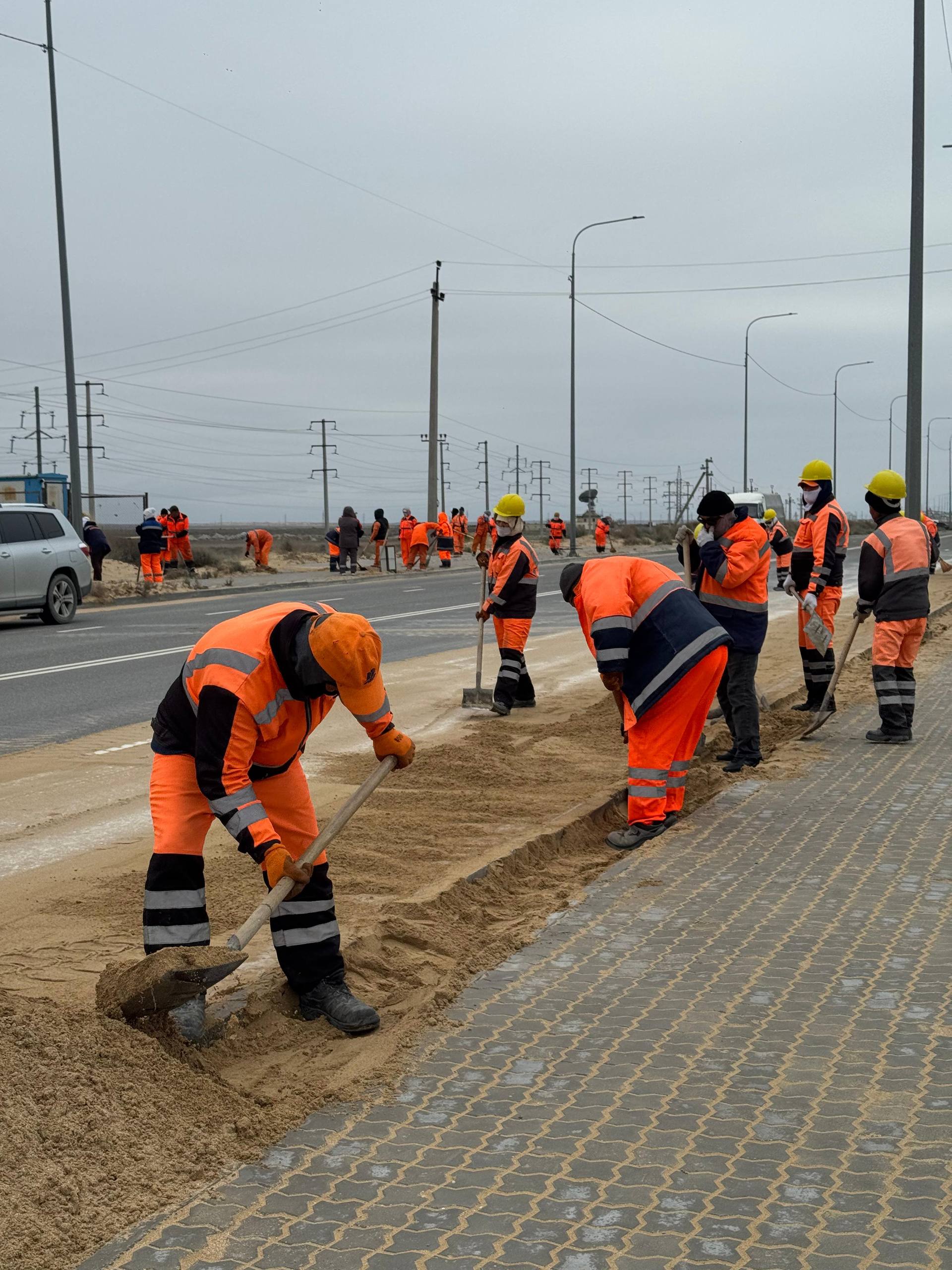 Ақтауда жылы жағажайға апарар жол бойынан 30 тонна қоқыс шығарылды