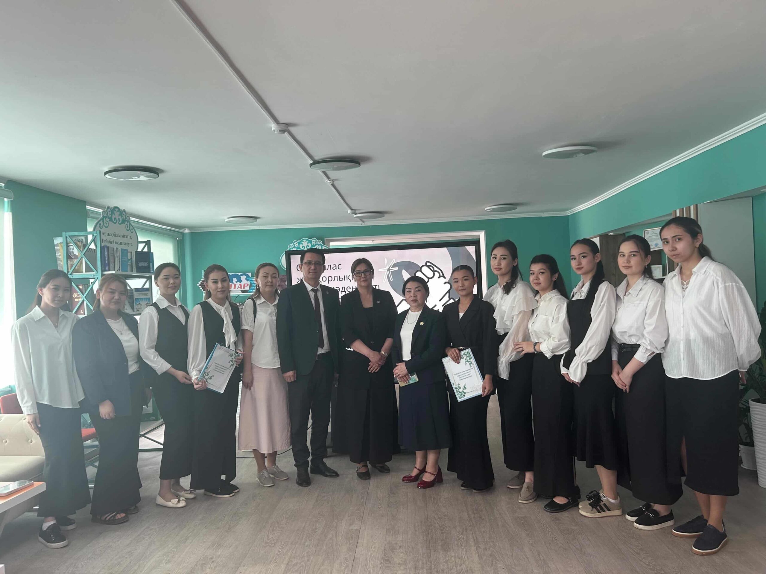 «Қоғамдағы заң мен тәртіп» қағидатын насихаттау және сыбайлас жемқорлықтың алдын алу мақсатында студенттерге арналған семинар-тренинг ұйымдастырылды.