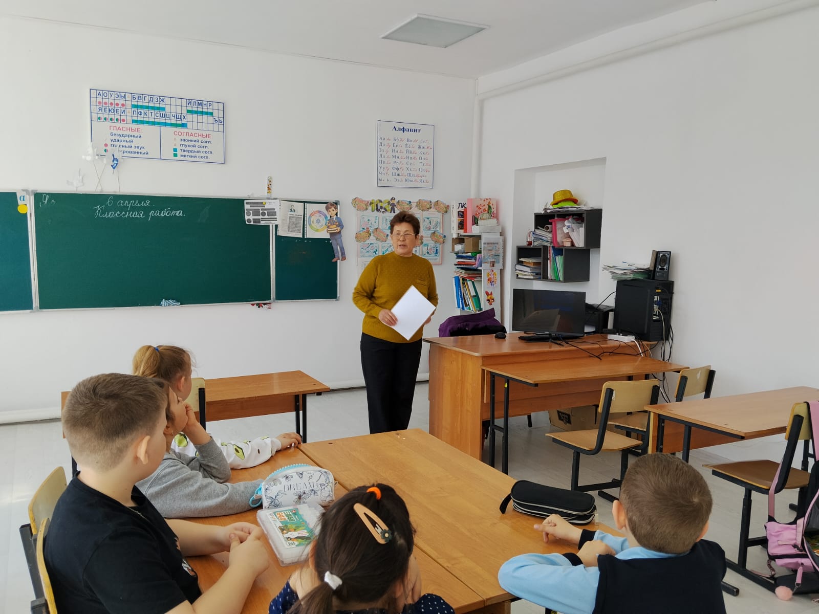 3-сынып оқушыларымен оқу пәніне деген қызығушылықты арттыруға және балаларды ертегілер әлемімен таныстыруға бағытталған «Ертегілер әлеміндегі шатасу» атты ойын бағдарламасы өткізілді.