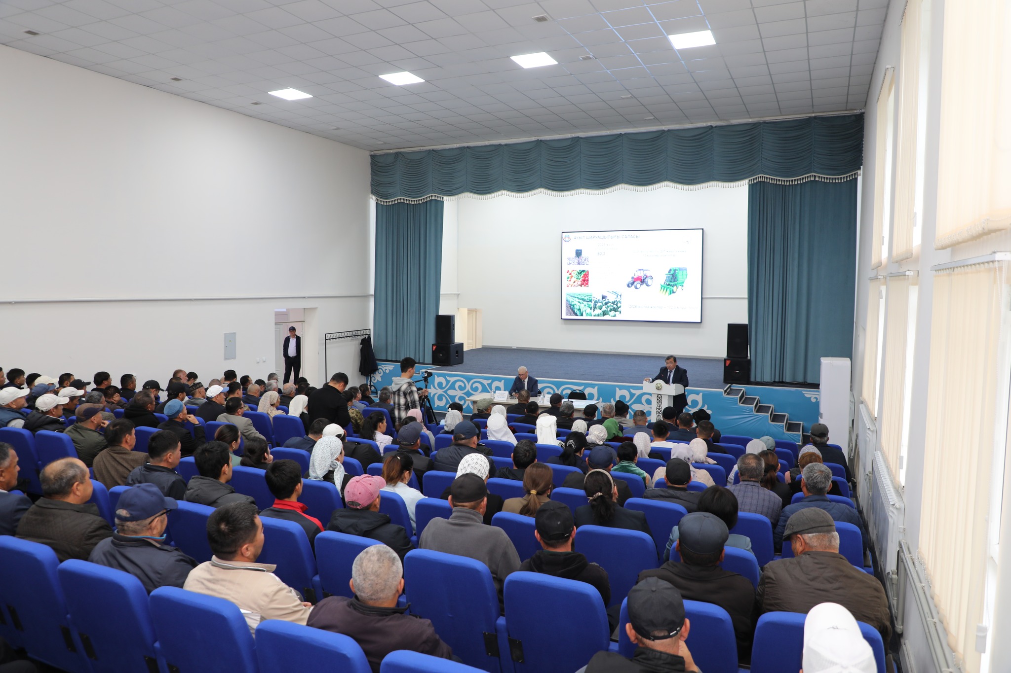 АУДАН ӘКІМІ ЖАМБЫЛ АУЫЛДЫҚ ОКРУГІ ТҰРҒЫНДАРЫНЫҢ МӘСЕЛЕЛЕРІН ТЫҢДАДЫ