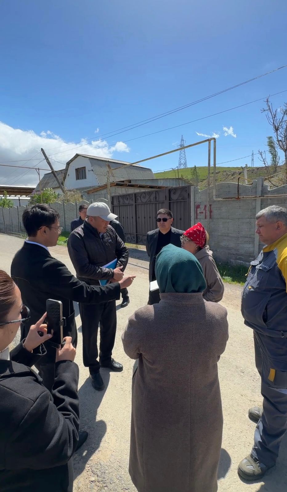 Дорожник массивіндегі электр энергиясына қатысты мәселе тұрғындармен талқыланды