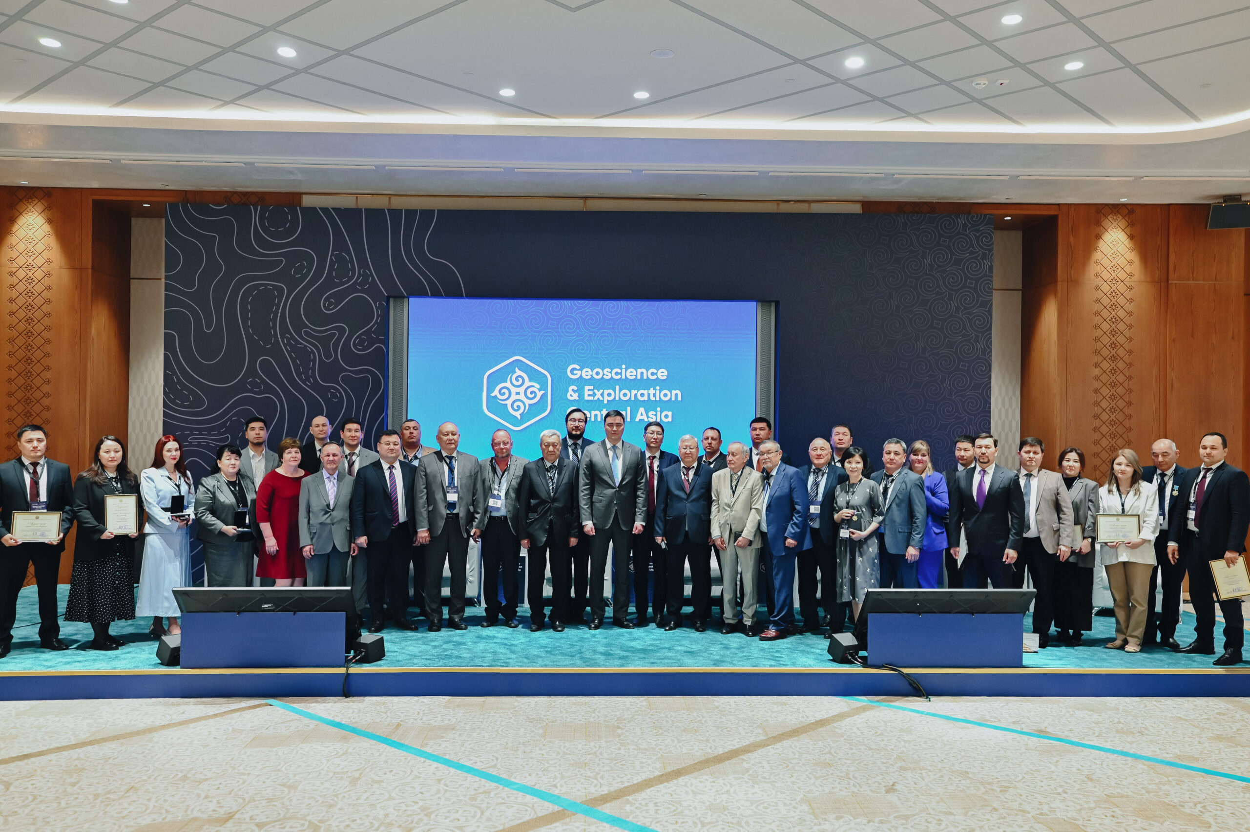 Елордада Геологтар күніне орай үздіктерді марапаттау рәсімі өтті