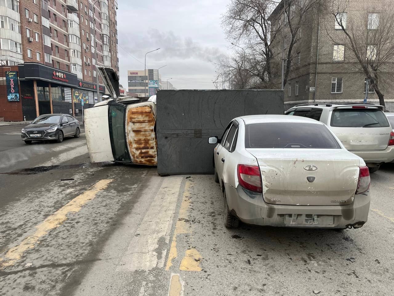 Семейде үш көлік қатысқан жол-көлік оқиғасы орын алды