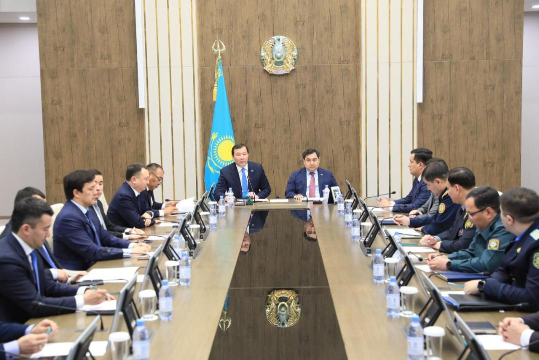 Ақтөбеде мемлекеттік қызметшілерді кәсібилендіру және кадрлық әлеуетті дамыту мәселелері талқыланды