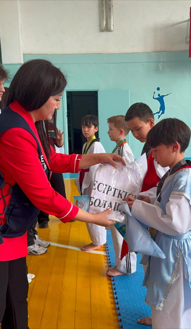 Таразда «Спорт есірткіге қарсы» ұранымен өткен таеквондо турниріне 200-ден астам спортшы қатысты