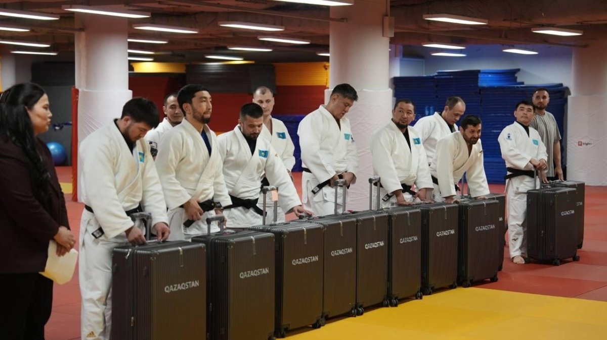 Қазақстан ұлттық құрамалары алғаш рет толық спорттық киім жиынтығымен қамтылып жатыр